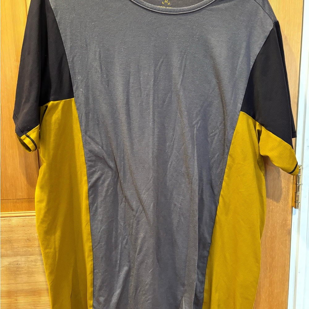 Lululemon Athletica Gray and Yellow Short Sleeve Tee